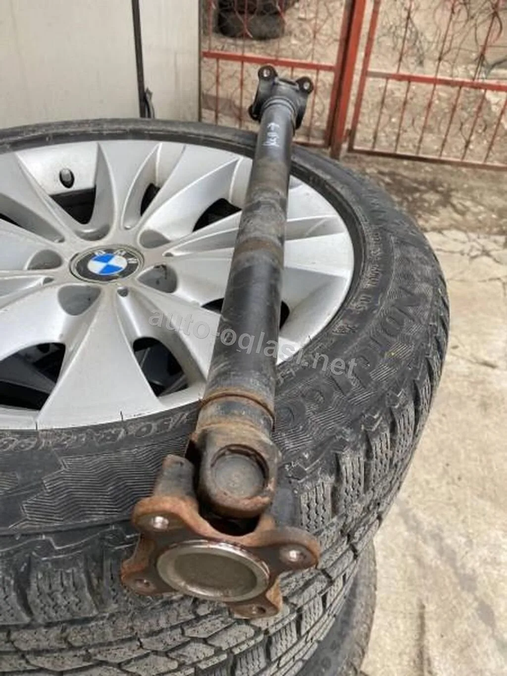Mali Kardan Xdrive Za Bmw 325, 330, 525 . Od 2005. Do 2010. God.