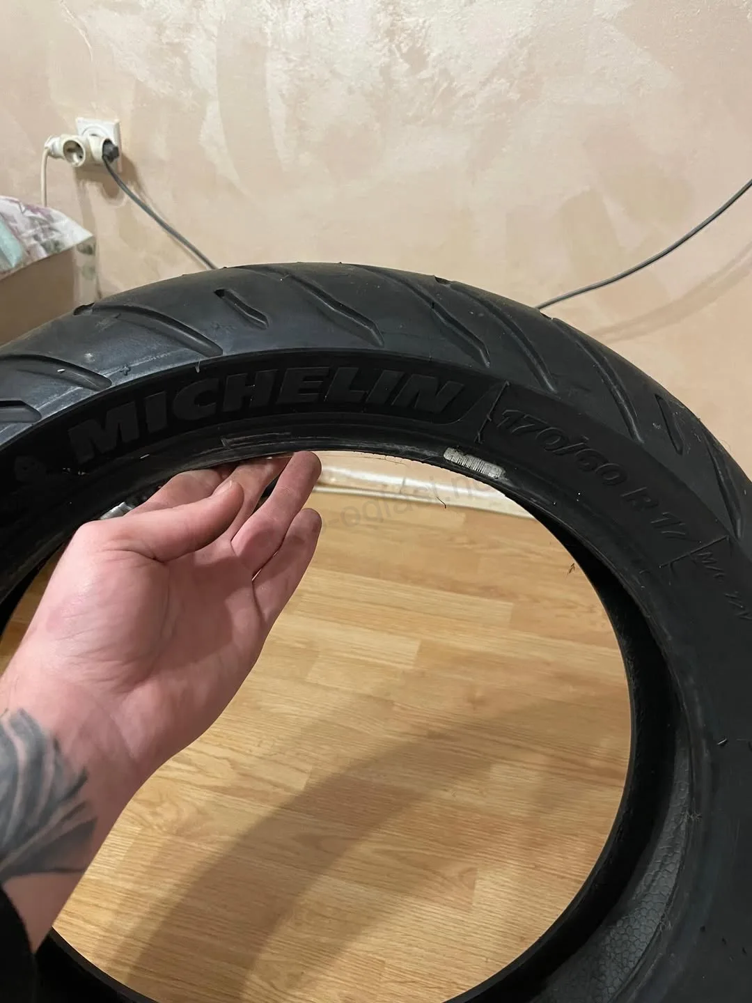 Gume za motor — više modela na stanju