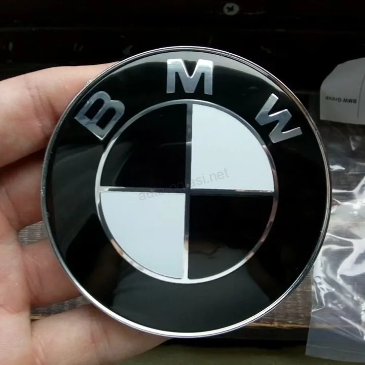 BMW CRNO BELI ZNAK HAUBA/GEPEK