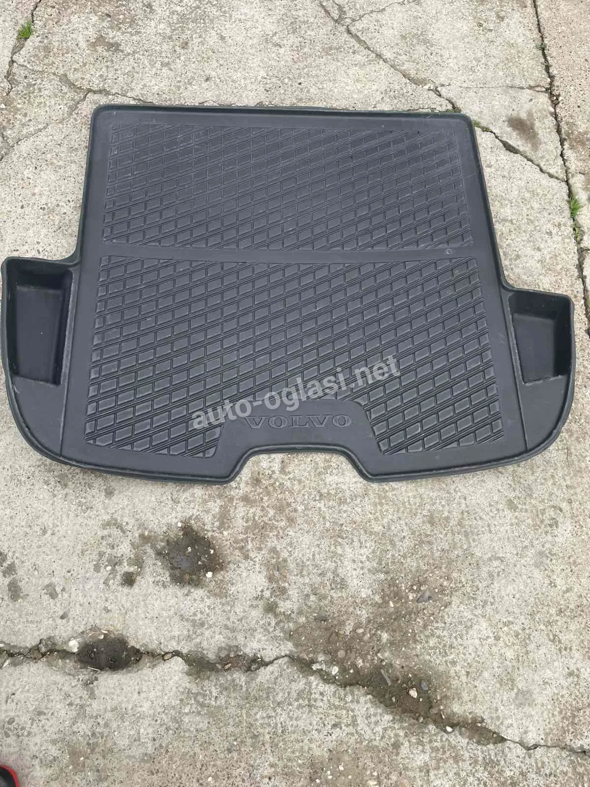 Orginalna kadica gepeka za Volvo V50