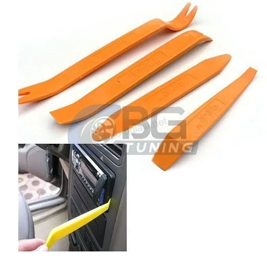 Alat za auto TAPACIR enterijer set 4 dela Alati su napravljeni od veoma izdržljive plastike. Radeno za evropsko tržište.