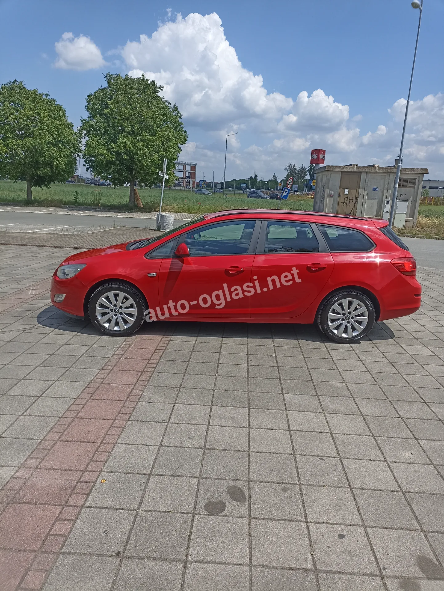Opel Astra Sports Tourer 2011